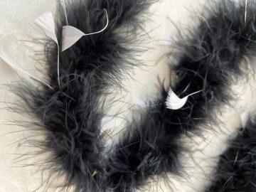 Боа пух марабу - чёрный с белым пером