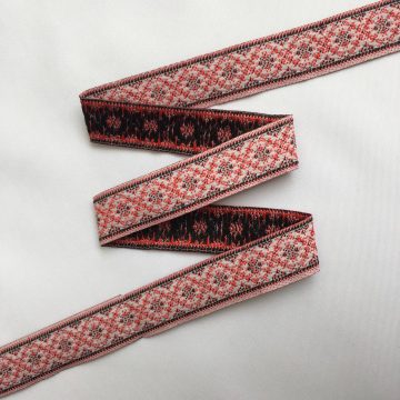Жаккардовая тесьма 2 см с мелким красно-чёрным орнаментом Тесьма жаккард-орнамент