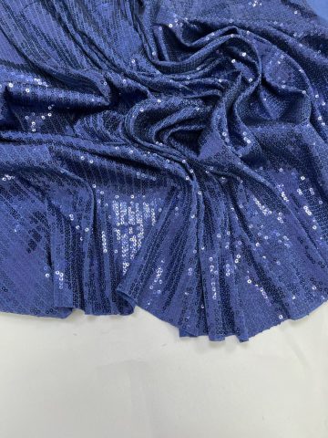 Пайетки на трикотаже-индиго