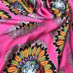 Шёлк - карнавал на ярко-розовом фоне